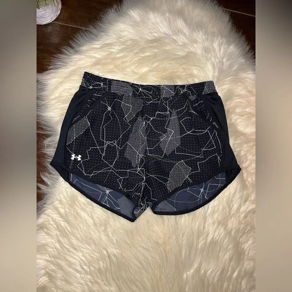Under Armour black white print athletic shorts sz small